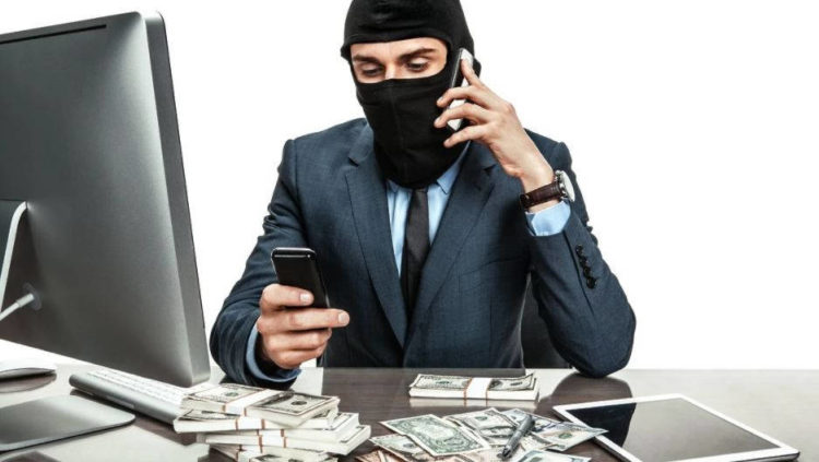 “Працівник банку” обібрав жительку Тернопільщини на 80 тисяч гривень