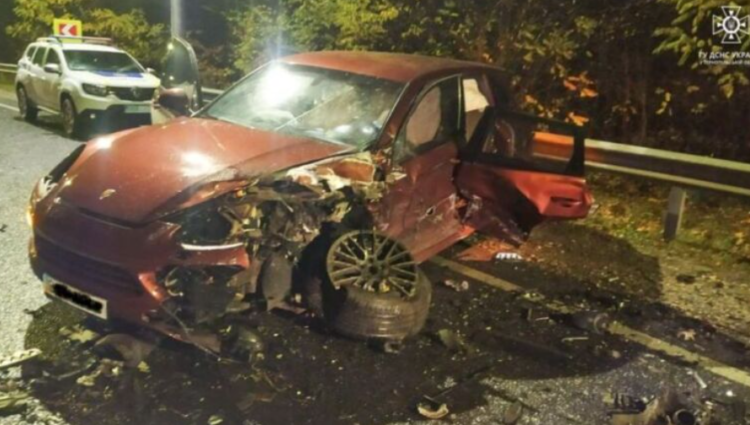 В аварії на Тернопільщині загинув водій дорогої іномарки