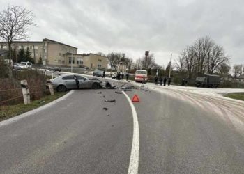 У Скалатській громаді іномарка врізалася в автобус