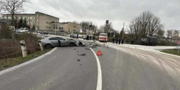 У Скалатській громаді іномарка врізалася в автобус