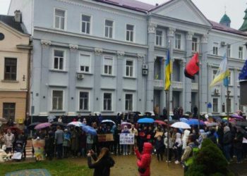Під міською радою Тернополя знову відбувся протест