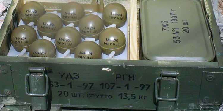 Гранати на узбіччі дороги: житель Збаразької громади натрапив на небезпечну знахідку