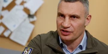 Віталій Кличко запевнив, що, попри скорочені фінансові можливості, столиця й надалі допомагатиме військовим