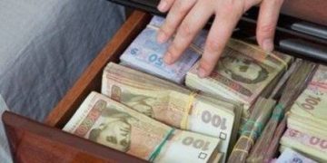 Двоє уродженців Закарпаття проникали у відкриті квартири в Тернополі та крали гроші