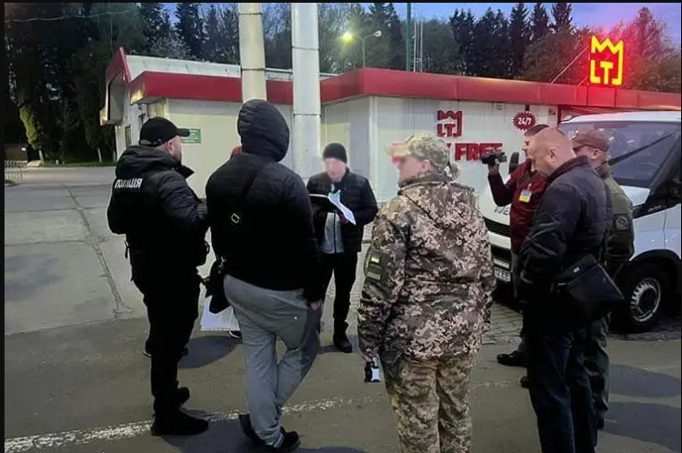 Правоохоронці Тернопільщини затримали чоловіка, який допомагав ухилянтам незаконно виїжджати за кордон