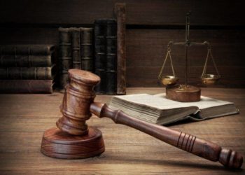 Суд покарав жінку, яка на ринку в Тернополі продавала розведений спирт