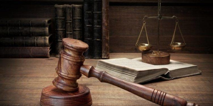 У Зборові судили жінку, чиї діти не ходили до школи