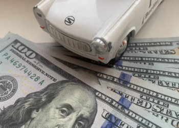 Бізнесмен з Тернополя придбав дві автівки, але пізніше відмовився за них платити