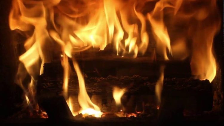 Надзвичайники Тернополя врятували чоловіка, який перебував у палаючому будинку