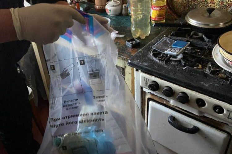 Поліція затримала тернополянина, який систематично продавав наркотики та психотропні речовини