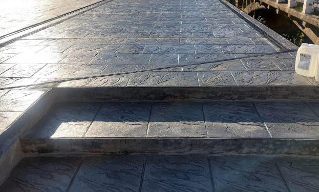 У Тeрeбовлi відкрили рeконструйовaний пiшохiдний міст через рiчку Гнiзнa