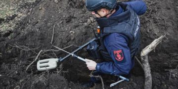 На вулиці Лесі Українки у Тернополі знайшли артилерійський снаряд