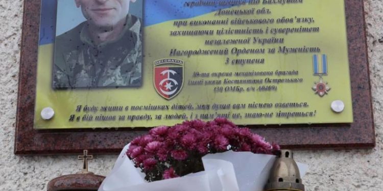 В Козівській громаді відкрили меморіальну дошку загиблому військовому Миколі Голяшу 