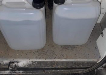 Патрульні Тернопільщини зупинили водія, який перевозив 40 літрів спирту без дозвільних документів