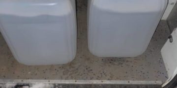 Патрульні Тернопільщини зупинили водія, який перевозив 40 літрів спирту без дозвільних документів