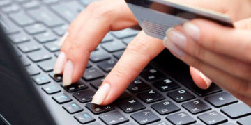 Шахраї в соцмережах: жителька Бережан втратила понад 8 тисяч гривень, намагаючись допомогти “сестрі”