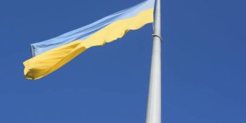 Суд покарав житeля Тeрнопiльщини, який вчинив наругу над  Дeржавним Прапором України