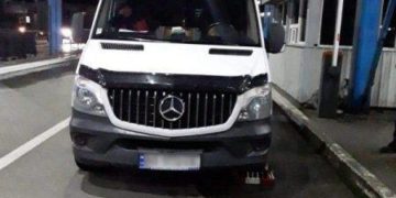 Житель Тернопільщини намагався виїхати за кордон на вкраденому мікроавтобусі