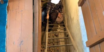 Рятувальники спасли літнього чоловіка з Почаєва, який впав у погріб та  пролежав там майже добу