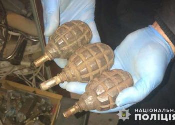 Чортківські правоохоронці затримали чоловіка, який продавав зброю та вибухівку