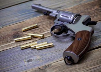 У вбиральні однієї з тернопільських лікарень знайшли бойову зброю