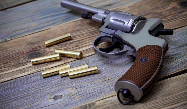 У вбиральні однієї з тернопільських лікарень знайшли бойову зброю