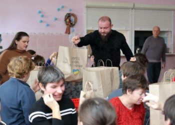 Тернопільська обласна організація ветеранів війни з різдвяними подарунками відвідала дитячий будинок у селі Петриків