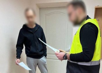 Видавав себе за посадовця ДФС, обіцяючи за грошову винагороду сприяти поверненню арештованого вантажу