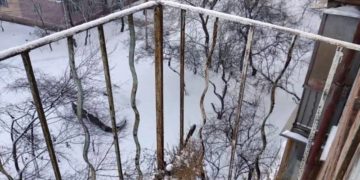 Рятувальники Тернополя спасли пенсіонерку, яка опинилася на закритому балконі в мороз