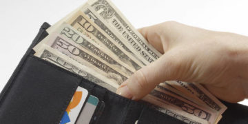 54-річний чоловік з Чорткова викрав гроші з гаманця свого знайомого