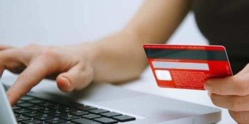 В громаді на Тернопільщині шахраї вкрали у родички загиблого Героя понад 50 тисяч гривень