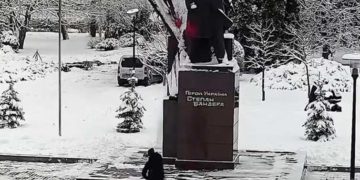 4 роки ув’язнення отримав житель Житомирської області, який облив фарбою пам’ятник Степана Бандери у Тернополі