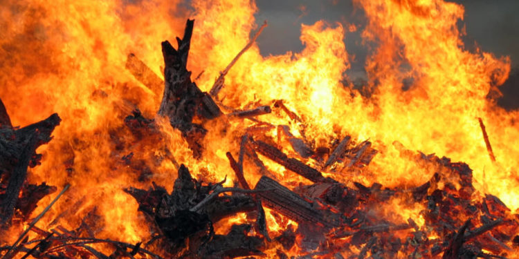 Під час пожежі в Скалатській громаді постраждала власниця будинку