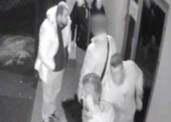 Поліція розшукує осіб, які поблизу розважального закладу у Тернополі побили чоловіка