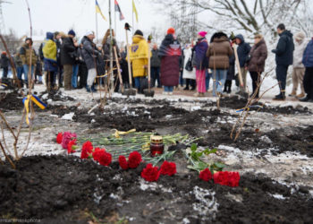 У Києві в’явилася алея пам’яті «азовців» – захисників Маріуполя, вбитих росіянами в Оленівці