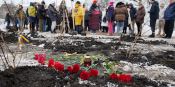 У Києві в’явилася алея пам’яті «азовців» – захисників Маріуполя, вбитих росіянами в Оленівці