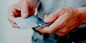 Шахраї систематично обкрадали жителя Тернопільщини, який перебував за кордоном