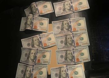 В Заліщиках жінка намагалася дати хабар патрульним, щоб ті не складали адмінпротокол на її сина