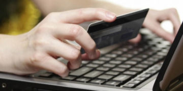 Жителька Тернопільського району потрапила в пастку шараїв та втратила понад 20 тисяч гривень