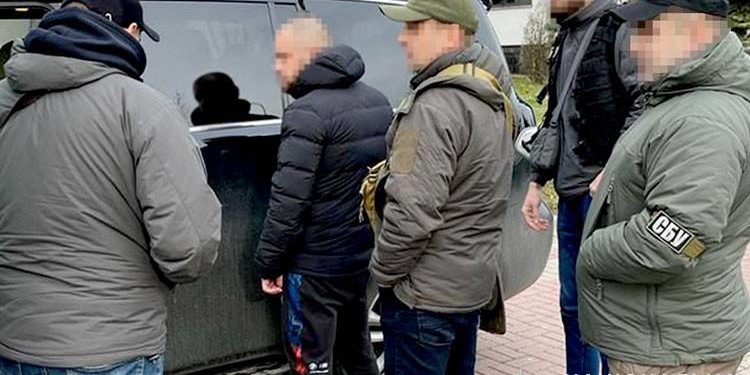 Підробляли бланки ТЦК та військових комісій: на Тернопільщині затримали групу осіб, які допомагали ухилянтам виїжджати за кордон