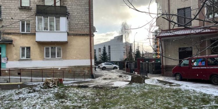 Медикам Тернополя не вдалося врятувати життя чоловіка, якого жорстоко побили підлітки