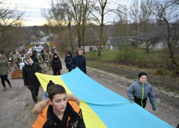 У Лановецькій громаді попрощалися з Героєм Михайлом Вишомірським