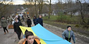 У Лановецькій громаді попрощалися з Героєм Михайлом Вишомірським