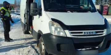 У Зборові патрульні зупинили автівку, в якій перевозили 3 тонни спирту без відповідних документів