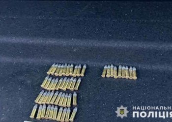 Правоохоронці Збаража затримали чоловіка, який мав при собі саморобний пристрій для відстрілу патронів