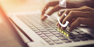 Тернополянка хотіла допомогти другу і потрапила у пастку шахраїв