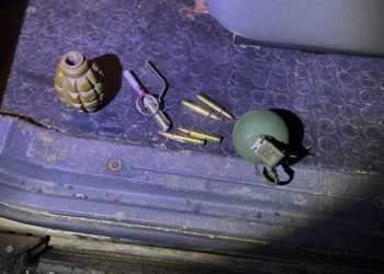 Під час комендантської години у Тернополі зупинили автомобіль, в якому знайшли гранати та набої до автомата