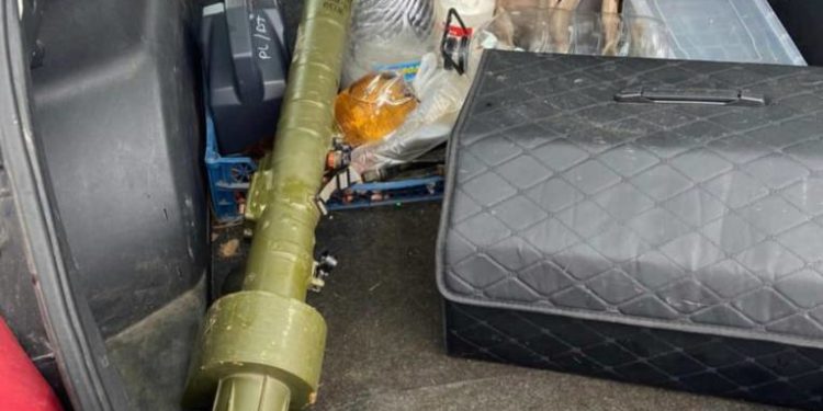 Патрульні виявили тубус від зенітно-ракетного комплексу, під час огляду автівки в Підволочиській громаді