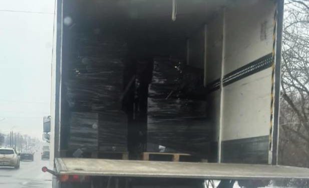 Патрульні Тернопільщини зупинили автівку, яка перевозила 2 тисячі пaчoк цигарок бeз aкцизнoгo мapкувaння