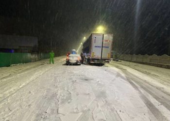 На Тернопільщині водій легковика не впорався з керуванням та врізався у вантажівку